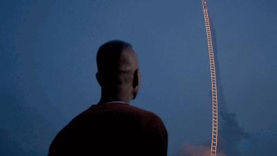 玩火上瘾3分钟烧掉百万!被外媒泼脏水的中国男人,凭啥一战封神