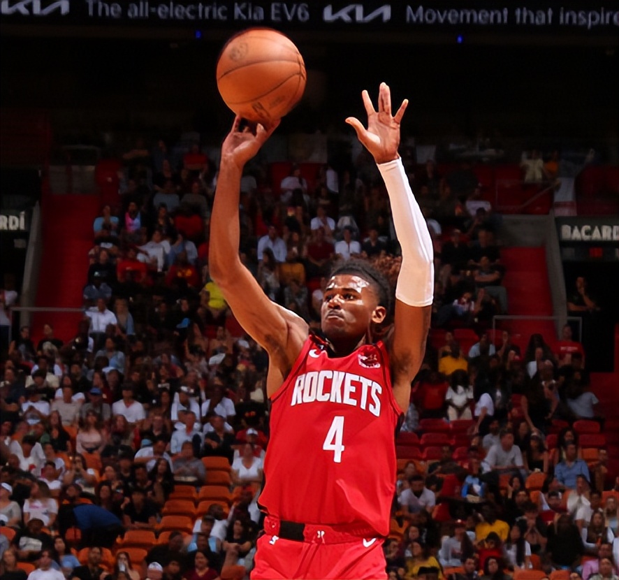 哈登轰31+7+976人胜热火扳平比分,哈登火箭60+三双