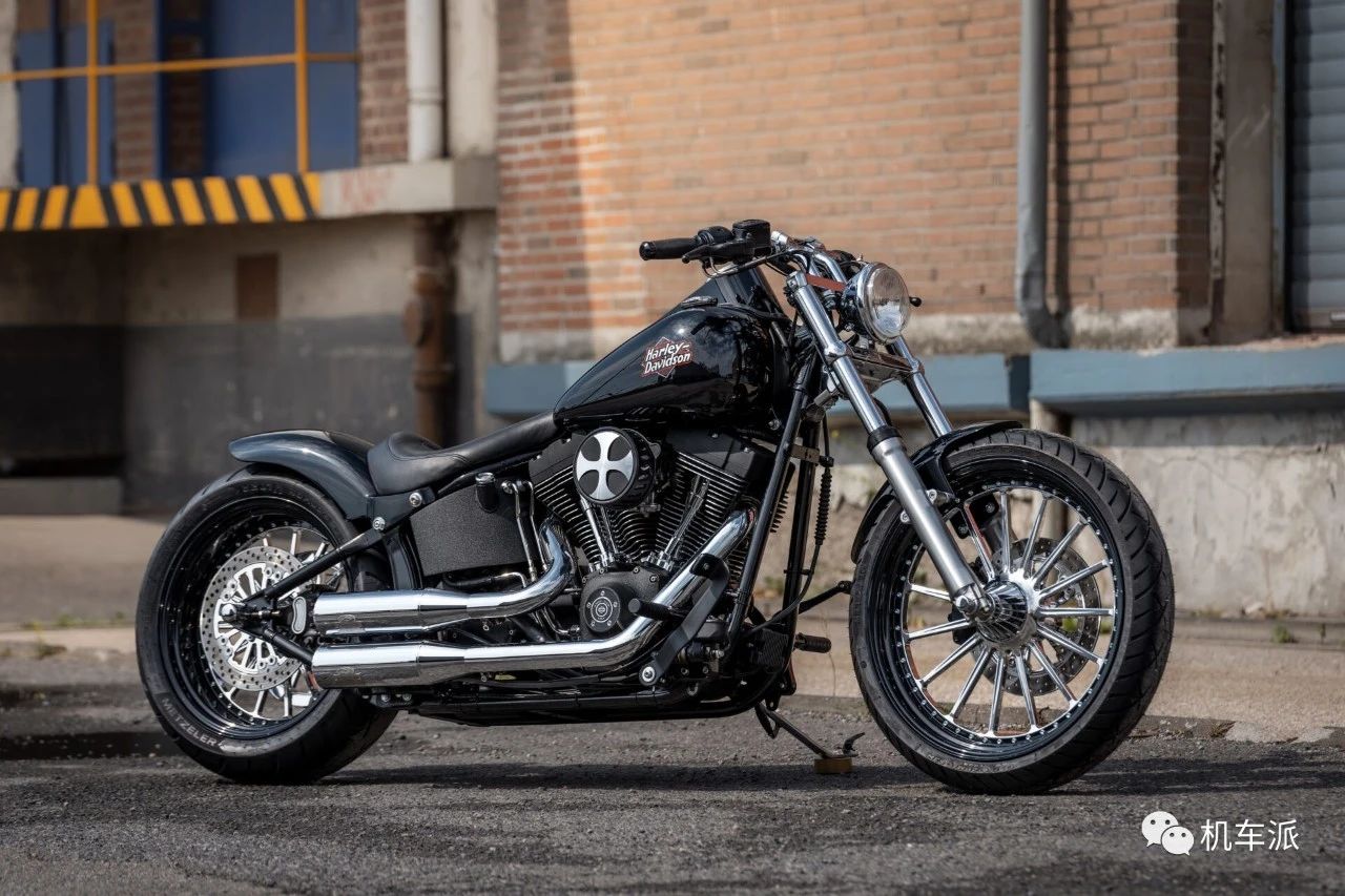 哈雷夜路德定制版改装案例,哈雷夜行者旅行改装