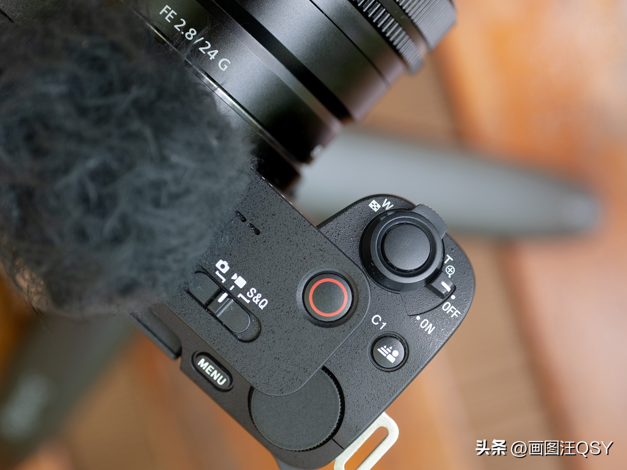 技术不够装备来凑，索尼ZV-E1真定位新手？Vlog初学者心得分享