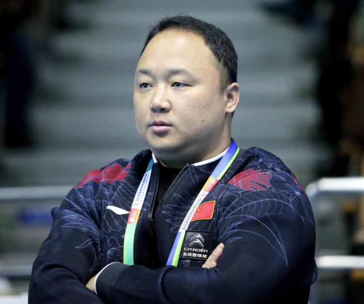 陈雨菲赛后谈伤势,陈雨菲比赛中脚崴到了很痛的视频