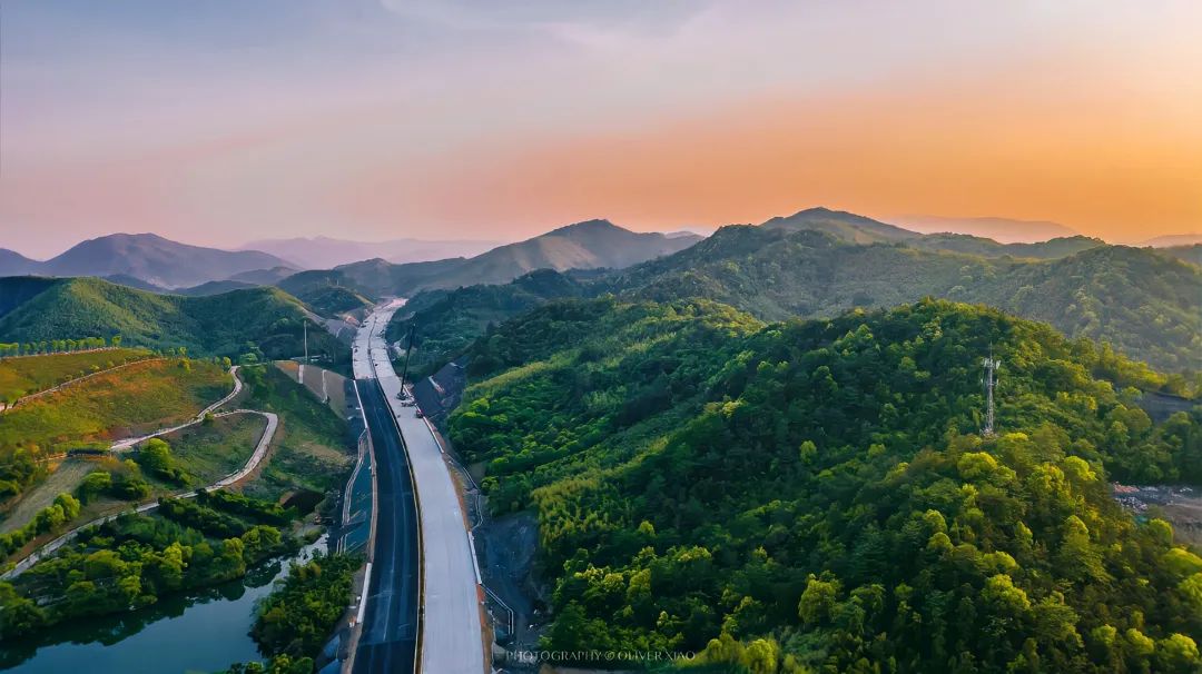 夏天凉快风景好又有水的旅游景点,夏天旅游景点哪里最好玩