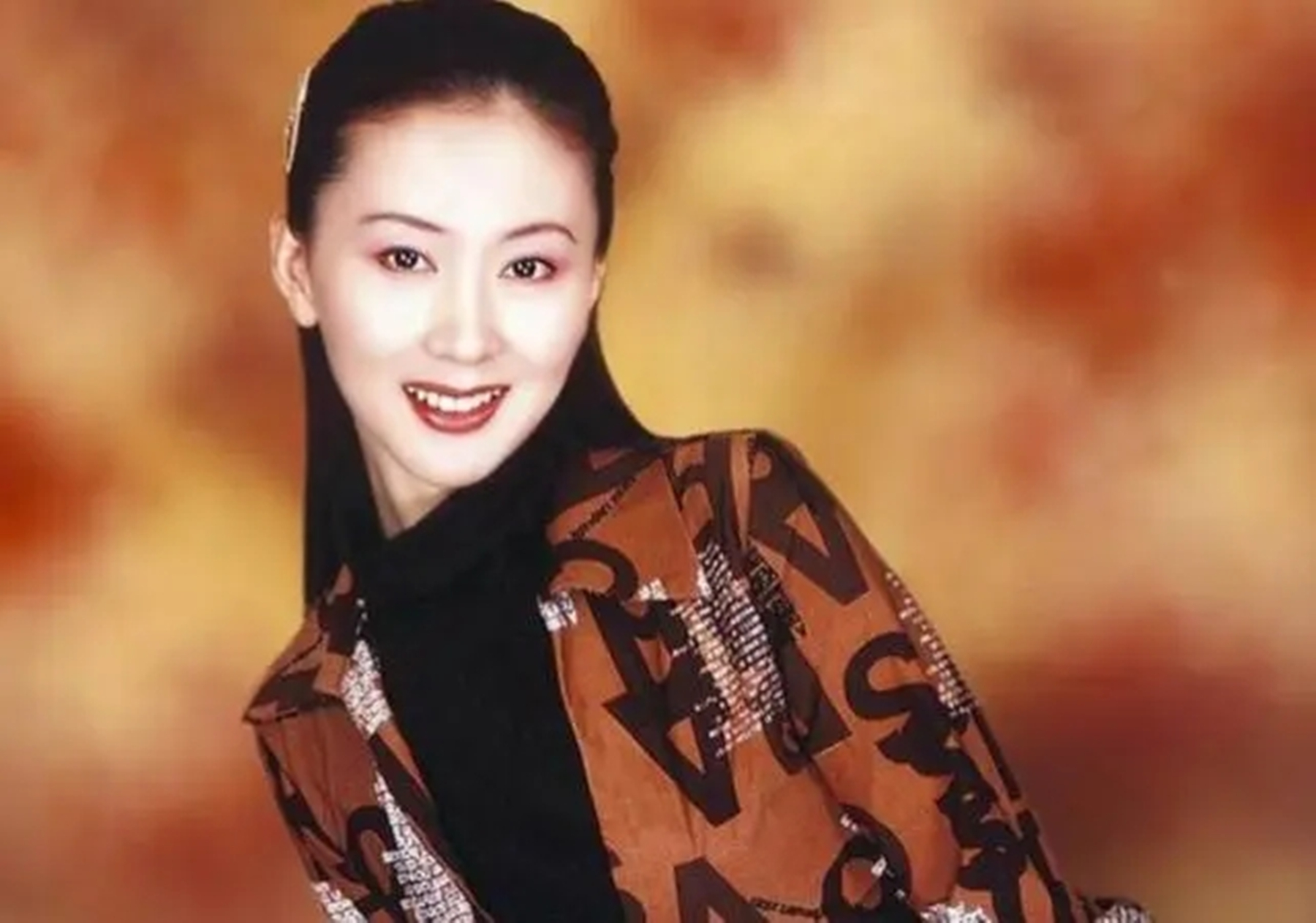 汤加丽：因“人体模特”和丈夫离婚，被父母嫌弃，如今46岁仍单身