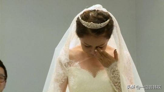 朴俊琴年轻时的照片,朴俊琴演出衣服品牌