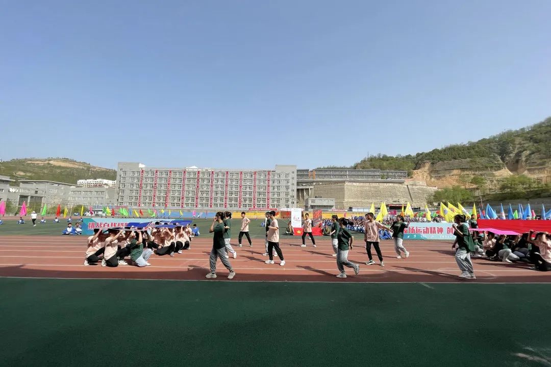 炽烈争锋看我四中宝塔高级中学第三十九届春季田径运动会开幕式