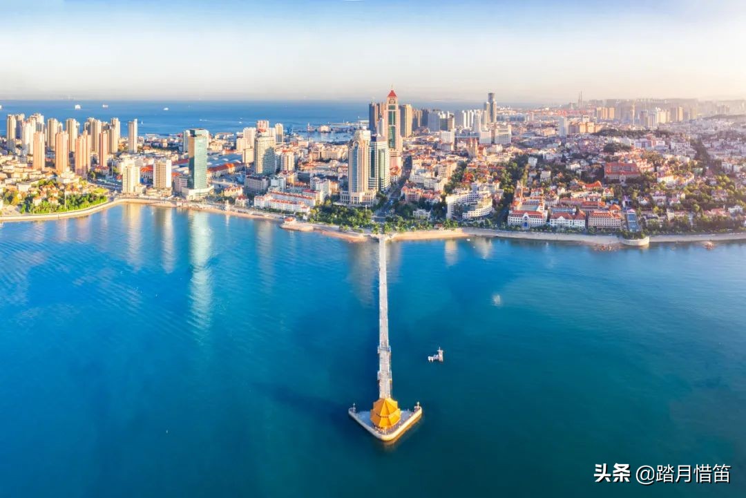 被誉为“东方瑞士”的青岛，有太多的海边浪漫