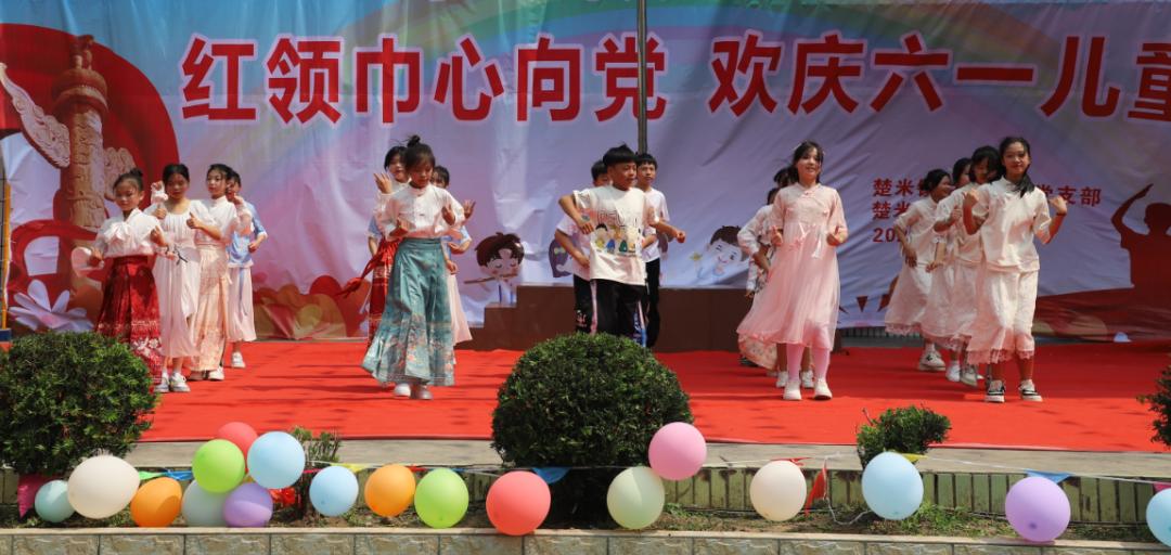 桐梓县学校六一儿童节,萌娃欢乐多幼儿舞蹈