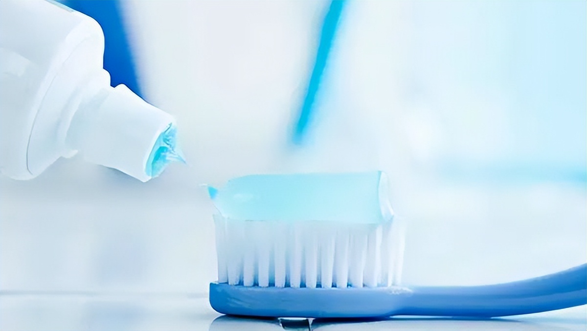 什么药可以去老年斑最有效,老人斑用什么药膏擦最有效