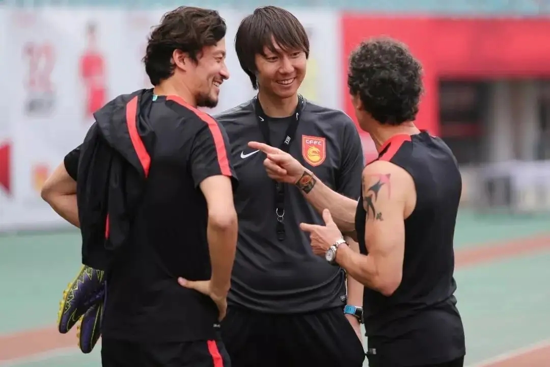 谢晖出任大连人教练全过程,谢晖上赛季执教大连人的成绩