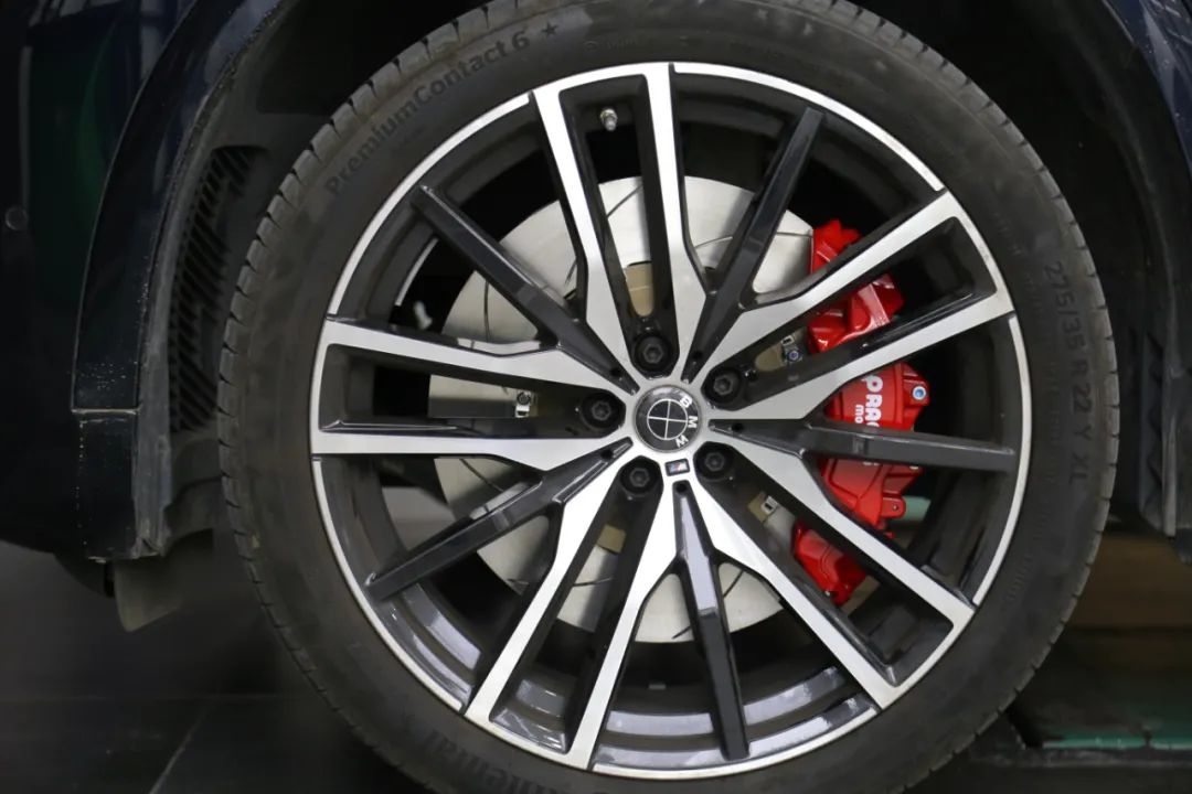 宝马x5拆刹车盘视频,宝马x5红色卡钳和蓝色卡钳的区别