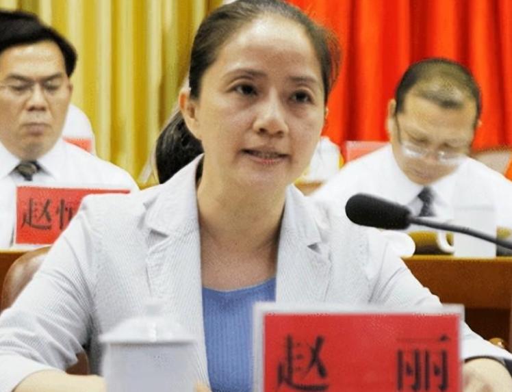 广西“女色虎”赵丽：强迫司机发生关系6年，疯狂敛财1344万