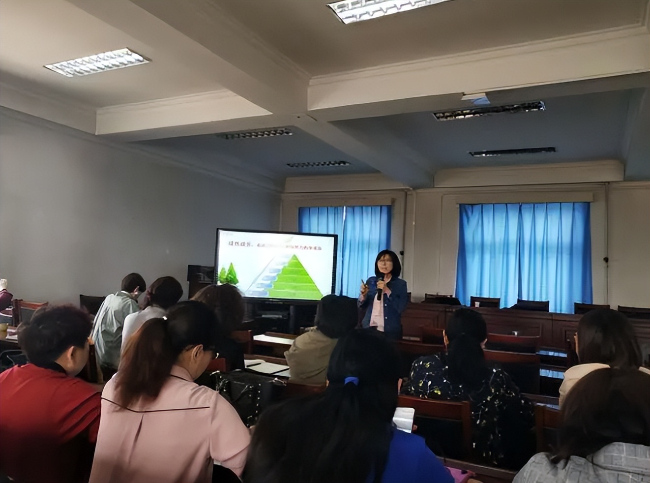 郑州女老师裸辞看世界，开民宿结婚生女，8年后被6岁女儿上了一课