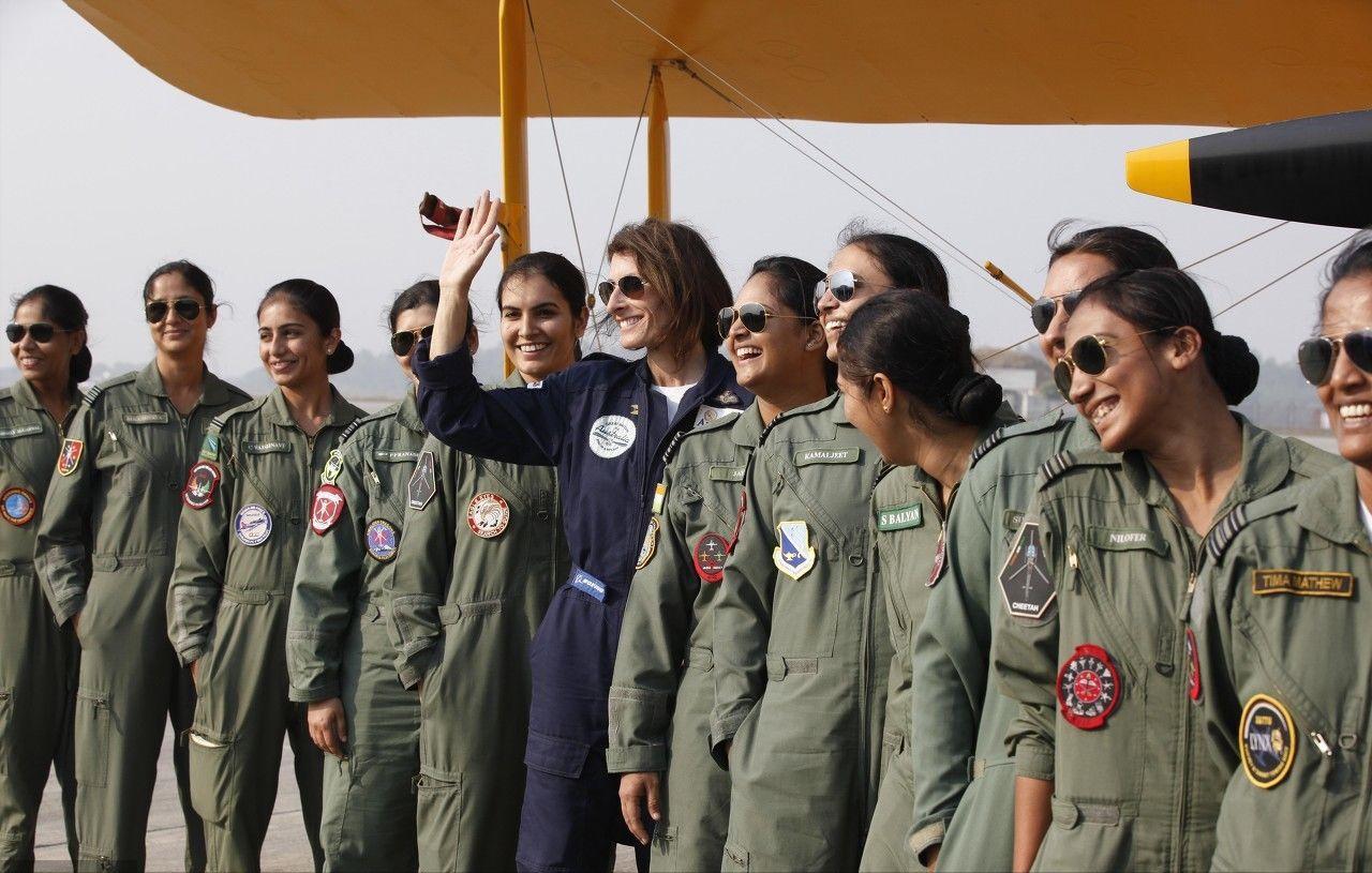 下水道藏2亿现金，豪宅中美女成群，印度军官是如何“挣钱”的？