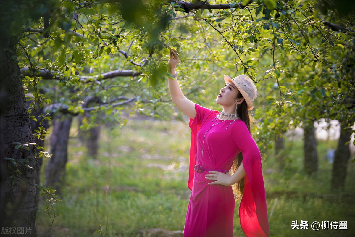异域风情丝巾拍照姿势大全,如何搭配丝巾拍照姿势好看