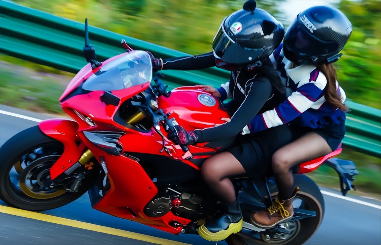 23岁知名网红撞车死亡,网红小鱼车祸身亡