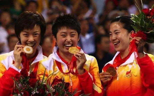 奥运史上三面国旗同时升起,奥运会中国三面国旗同时升起