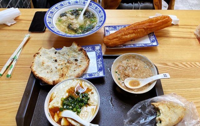 一家早餐店月入30万元,一对夫妇开早餐店一年赚一百多万