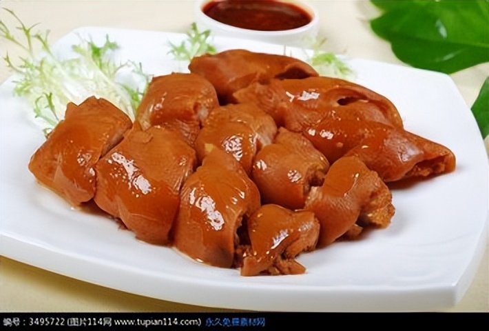 孜然辣酱鸡头的家常做法,一家三口自制红烧鸡头