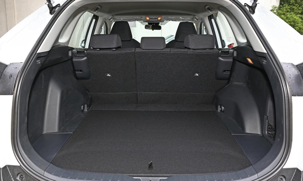 热门SUV丰田RAV4荣放，优缺点如何，老司机告诉你