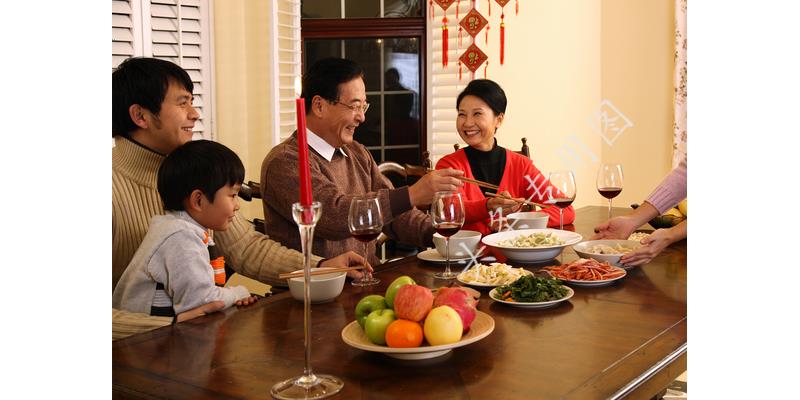 分家时大伯把烂滩地全给我爸，如今这里建高速，大伯肠子都悔青了