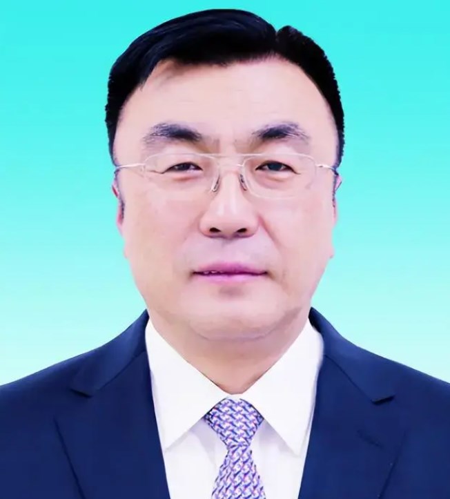 内蒙“警号000001”马明：嫌200万太少拒收，敛财1.57亿被判无期