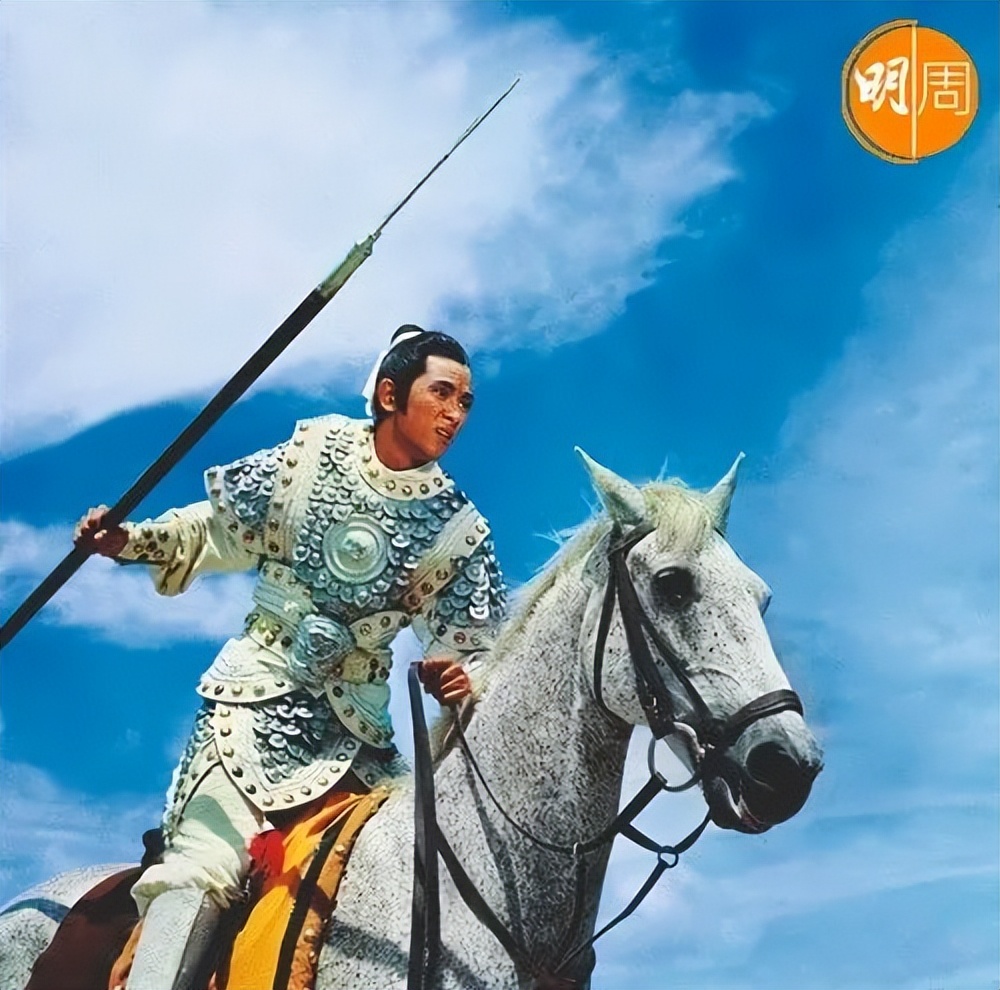 恋人妻、追青霞、混黑道、建豪宅，“武侠片之父”的江湖往事……