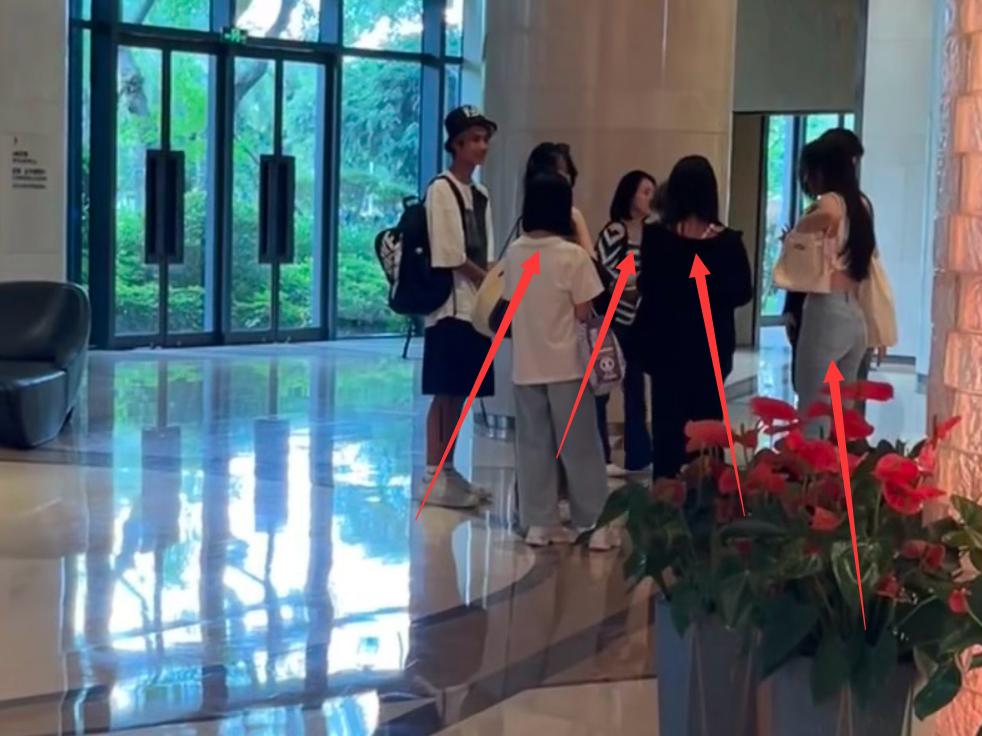 小s综艺做客大s汪小菲家,小s携全家游厦门小游戏