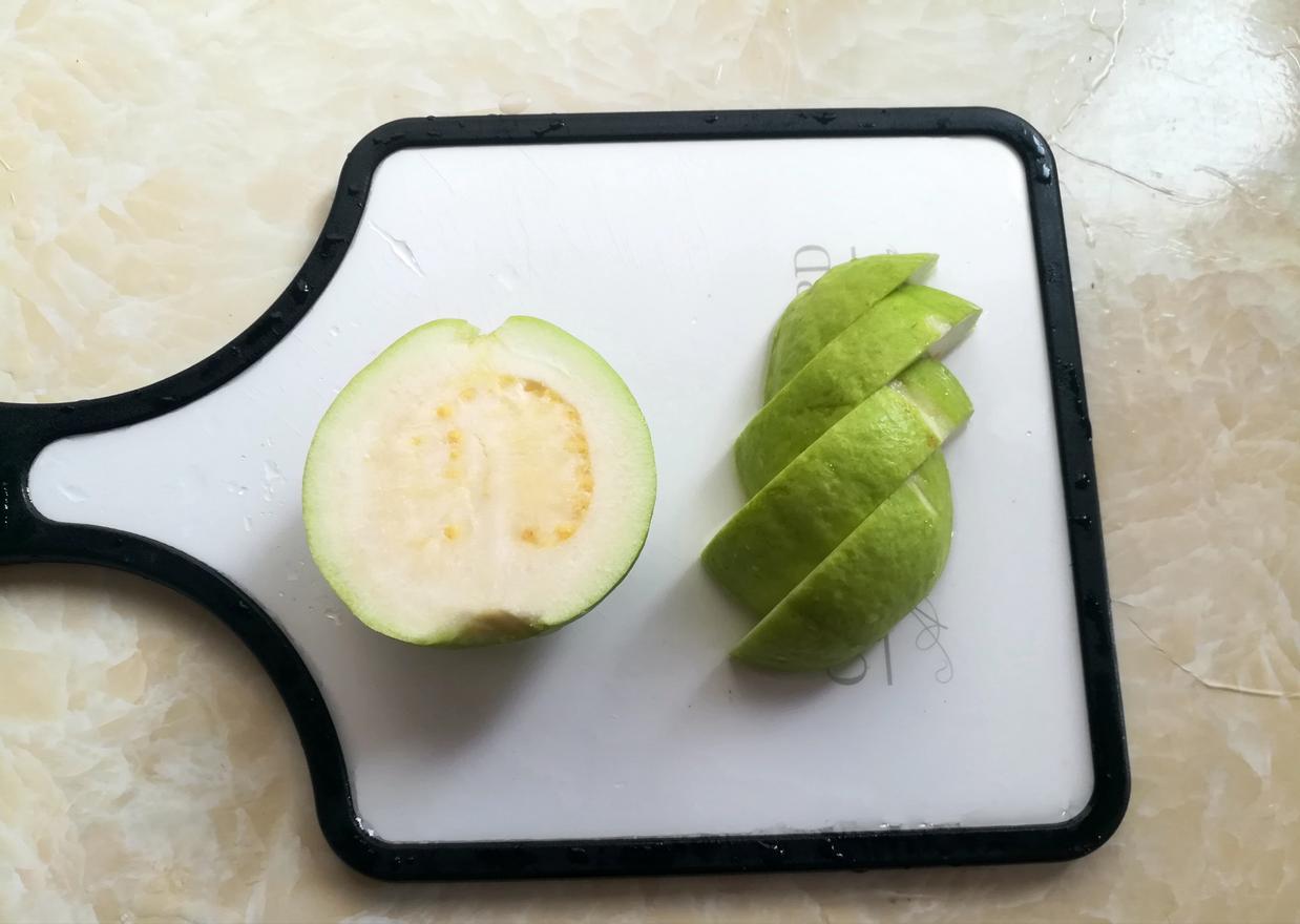 6月这水果2元1斤，每次遇到买一箱，简单一拌，营养又解馋