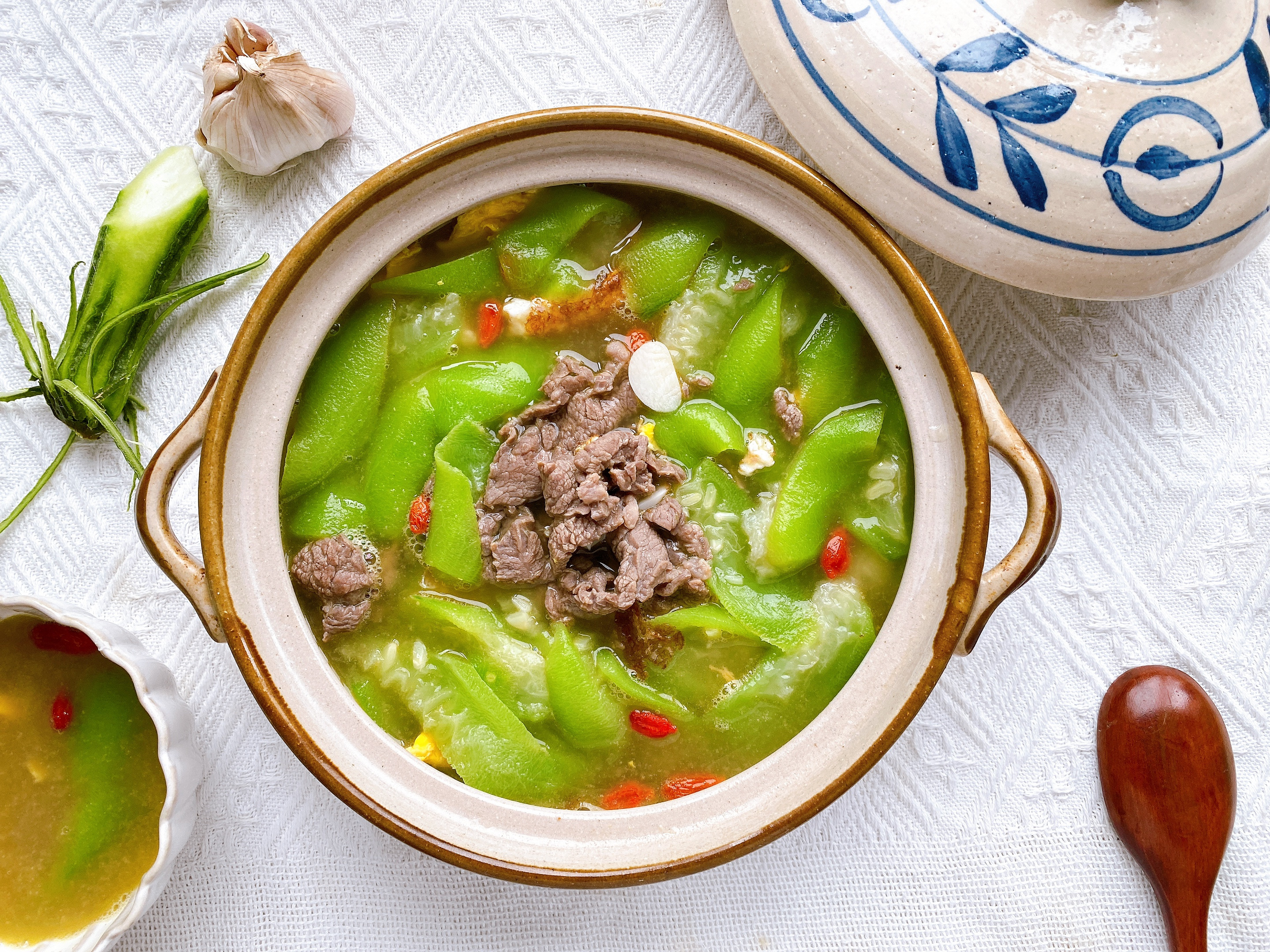 三伏天要多喝这道冬瓜四神汤清凉,酷热的夏天煲什么汤最防暑