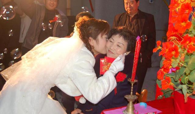 床下传来的铃声让我想起妻子，我该如何面对？