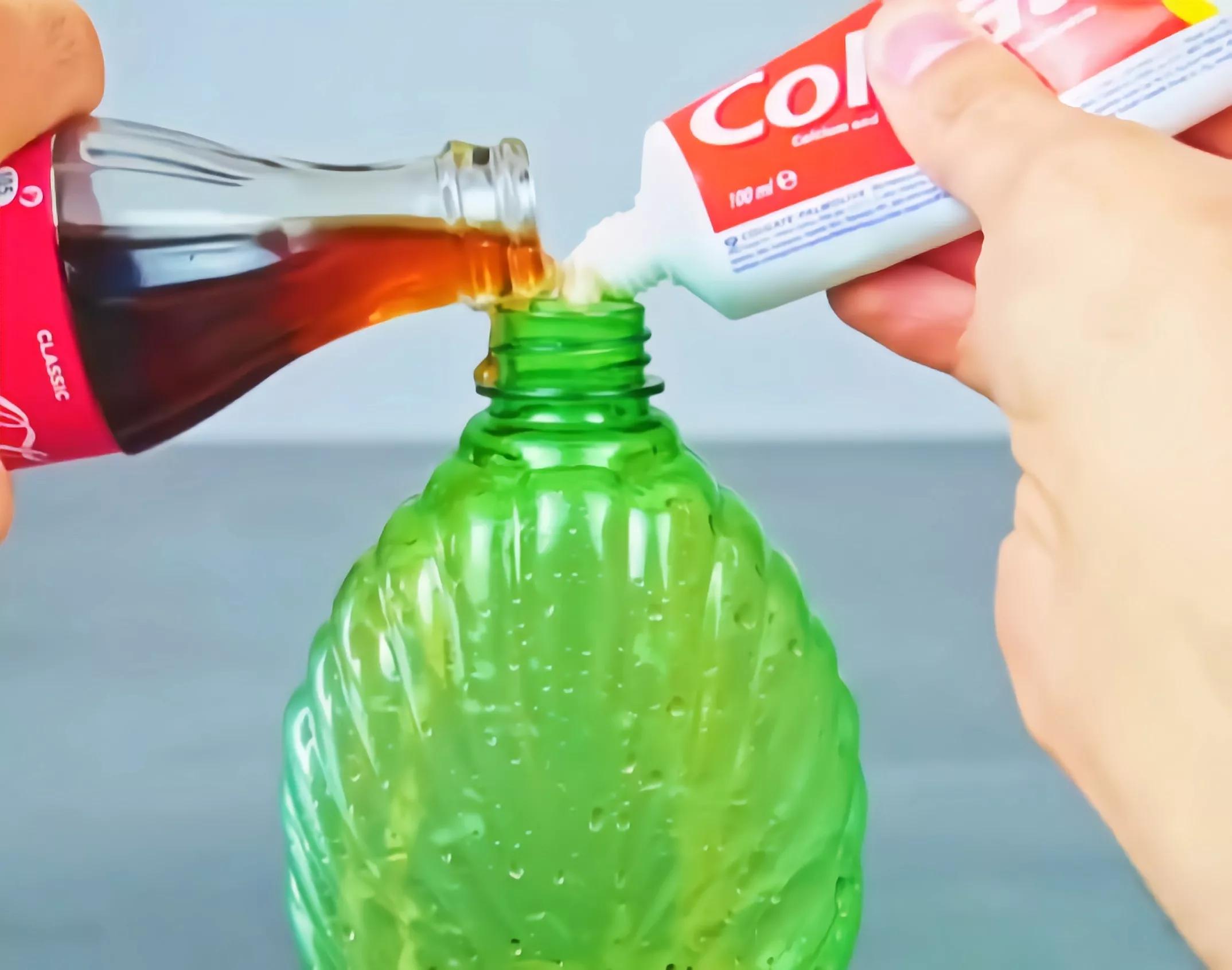 滴露消毒液把白色衣服染色怎么办,白色衣服和黑色一起染色了怎么办