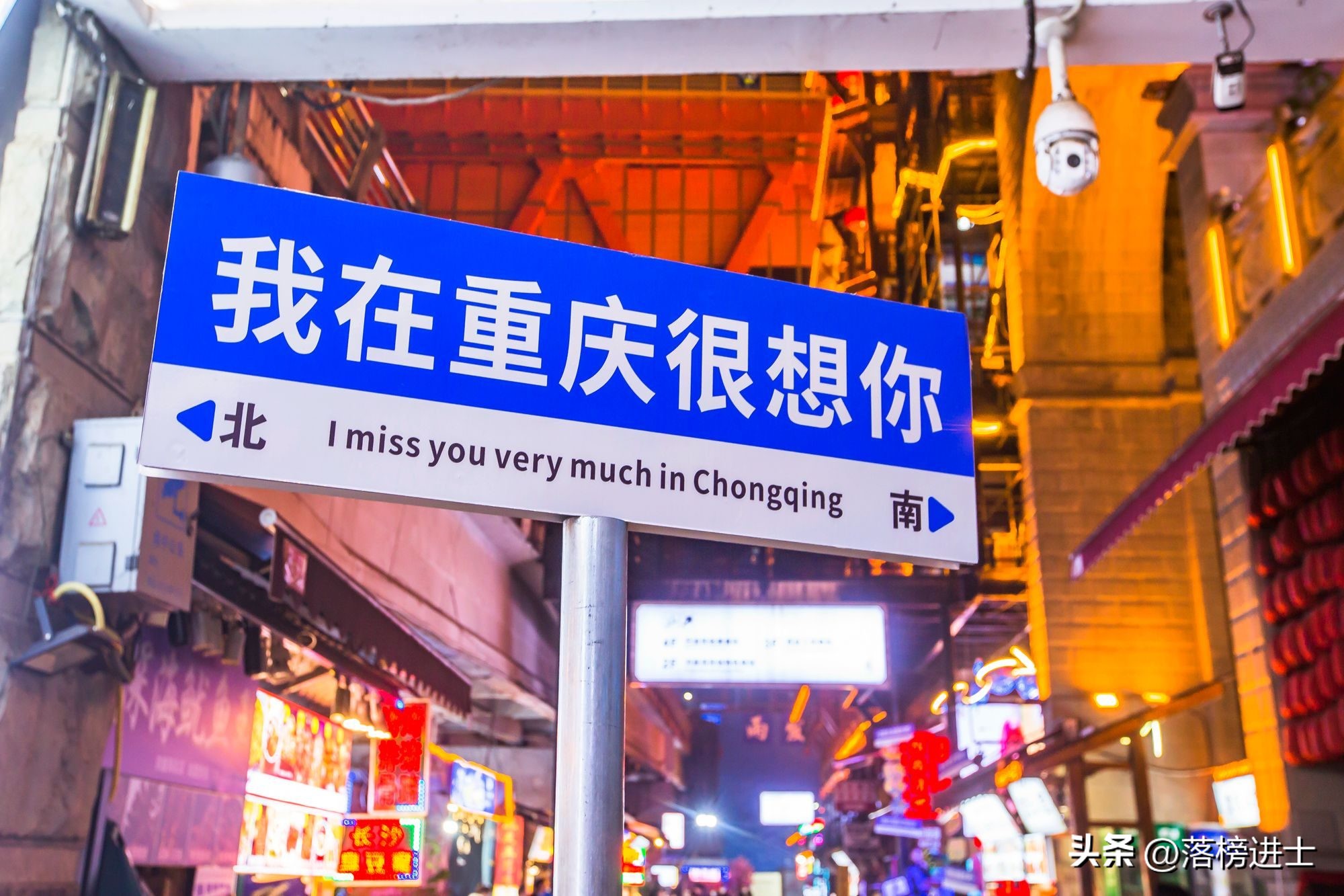 跟着我打卡最红地标重庆洪崖洞,打卡古重庆城门之一洪崖洞