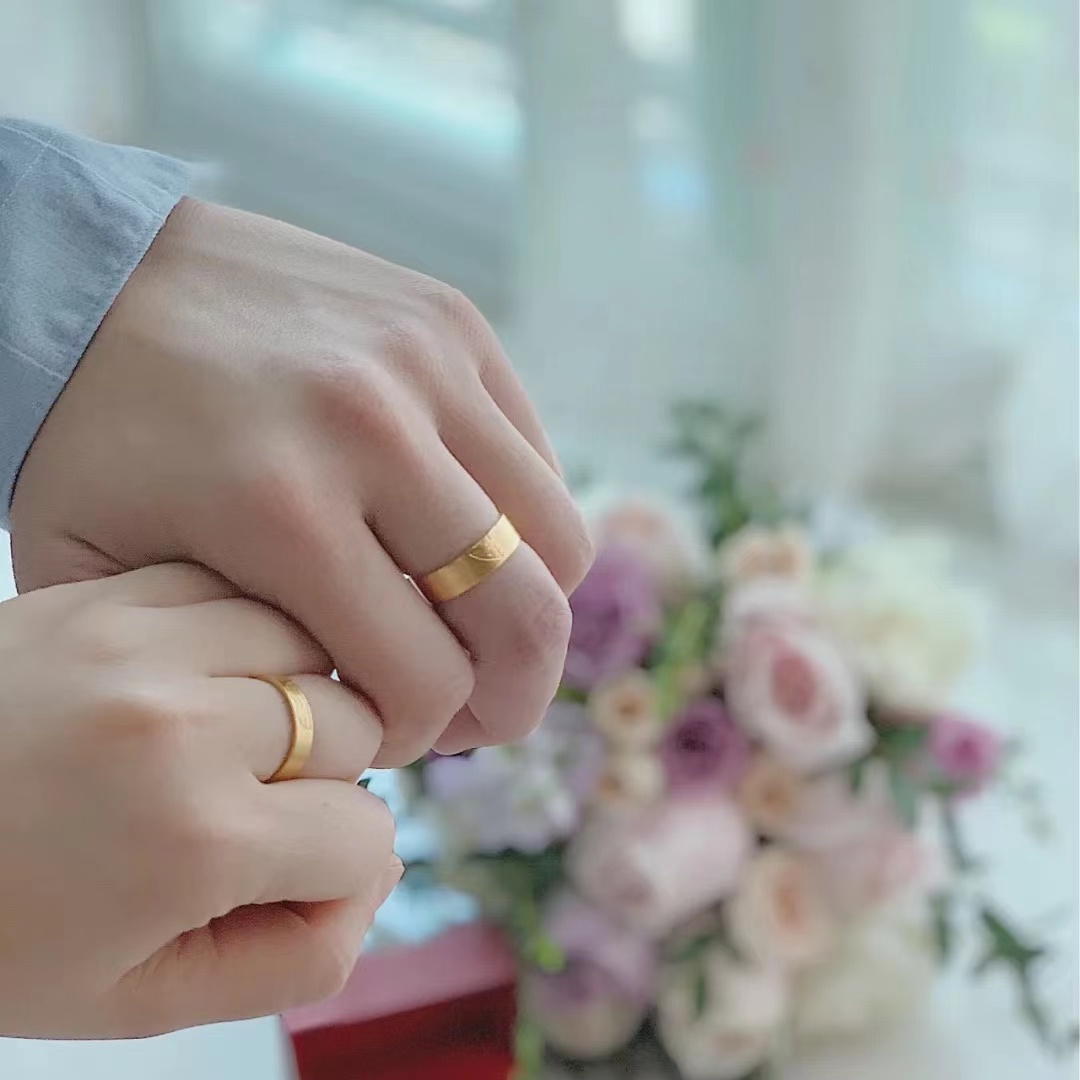 订婚戒指是男方买还是女方买,订婚戒指要男方还是女方买