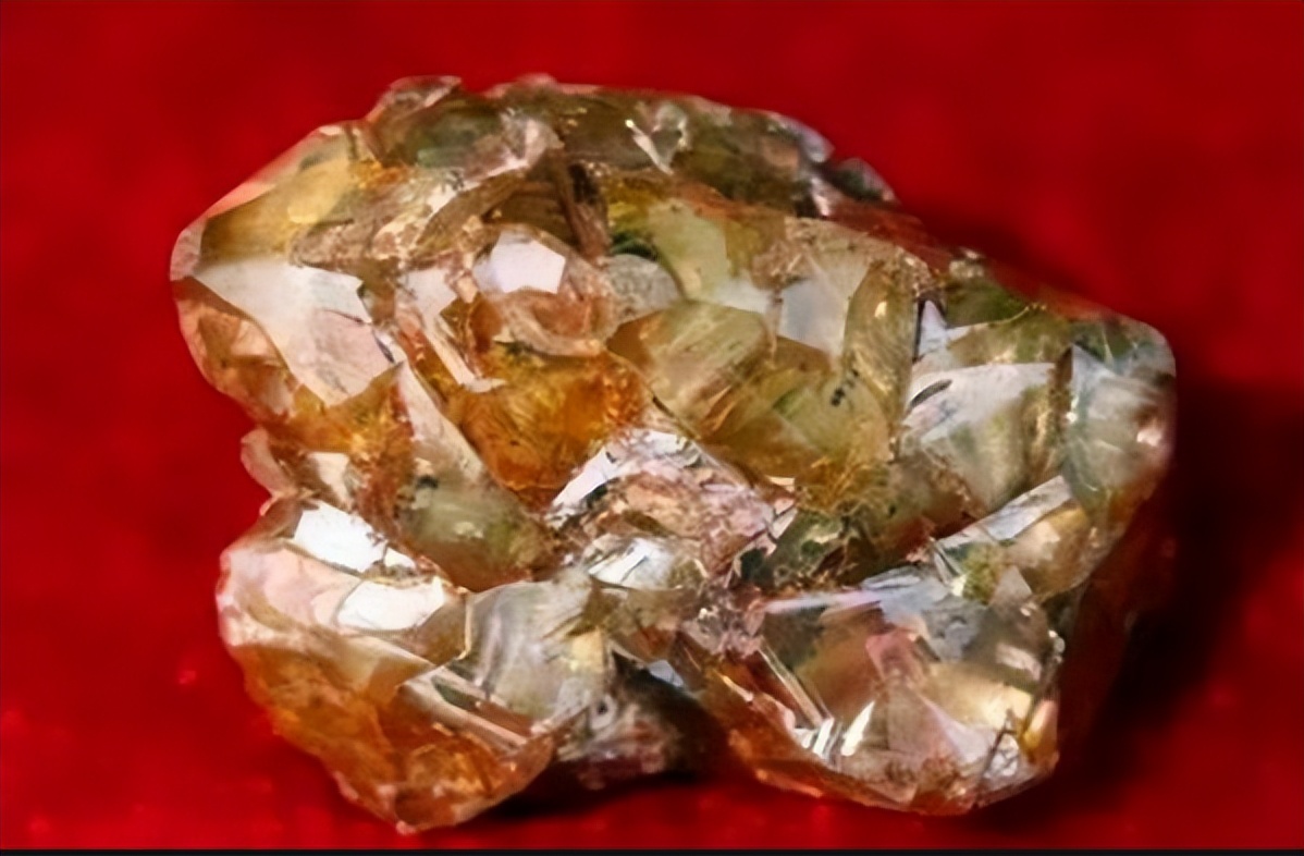 农村女人捡到十亿钻石,农妇捡34克钻石被国家没收