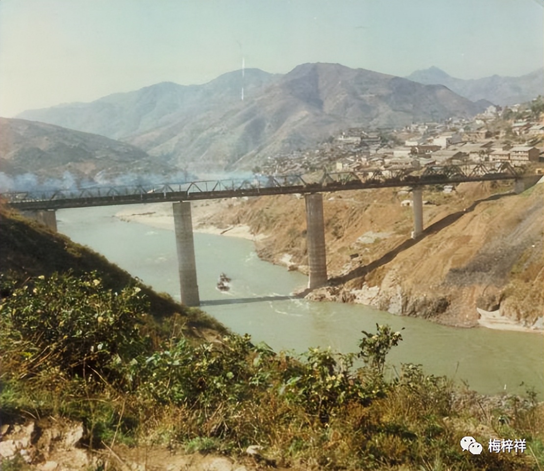 杨建国：连队生活原创/杨建国梅梓祥推荐