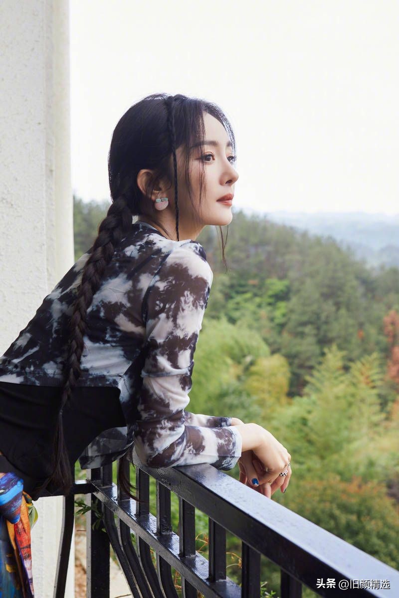 杨幂短发编扎同款,杨幂短发扎小辫子图