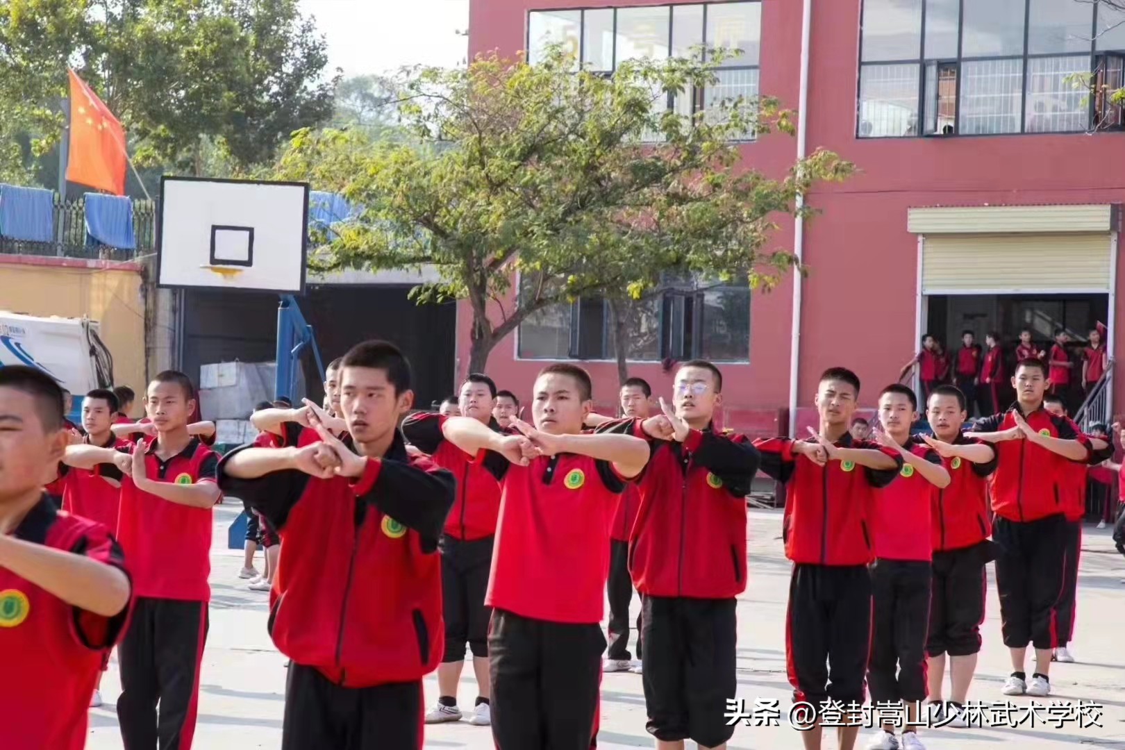 小孩送到嵩山少林武术学校靠谱吗,小孩读嵩山少林武术学校