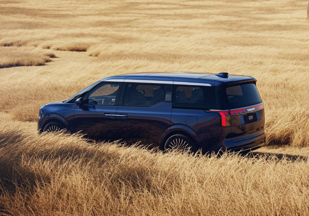 丰田赛那卖到30多万就有人骂，卖到近50万的极氪009该不该骂？