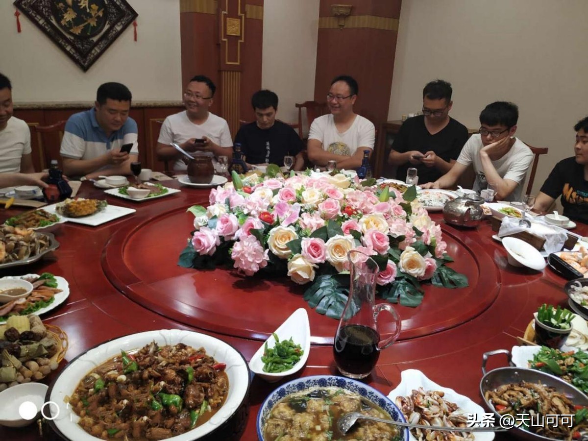 酒桌上老板让你去买烟是什么意思,酒桌上朋友叫你出去买烟怎么办