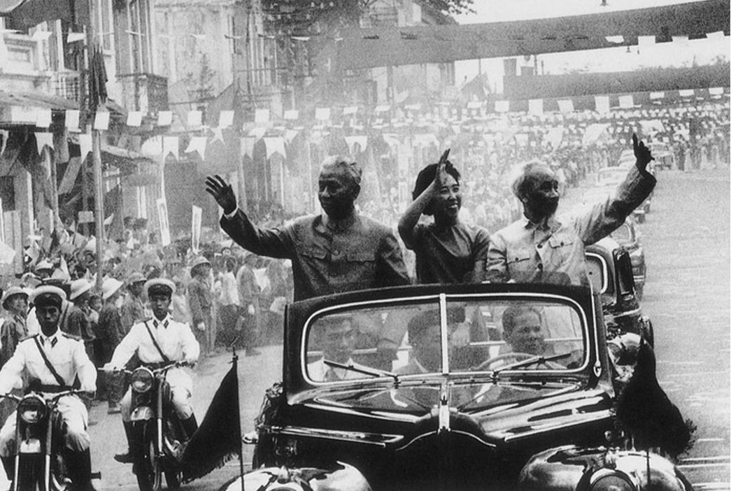 日军罪行照片：攻陷香港后兽性毕露，当场轮番侵犯新婚女明星