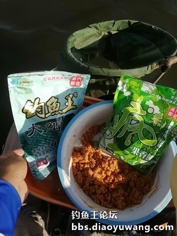 疯杀果香鲫，连竿上大翘