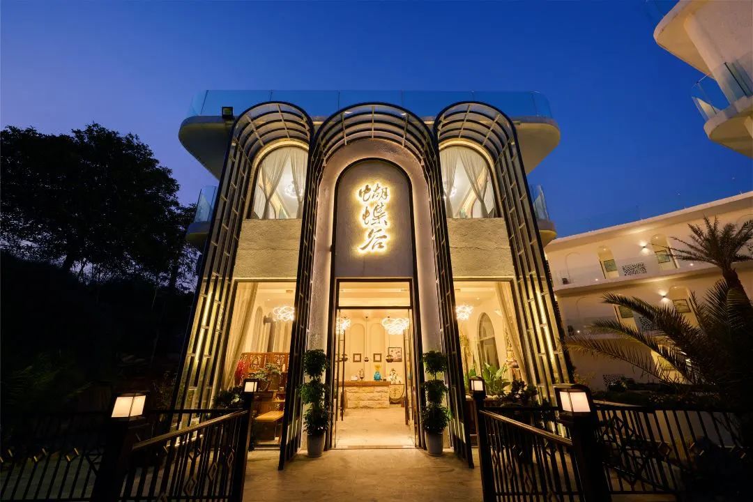 閲戠鍗佹湀鍥藉簡涓鍋囨湡浣忓鏀荤暐,閲戠涔嬬害