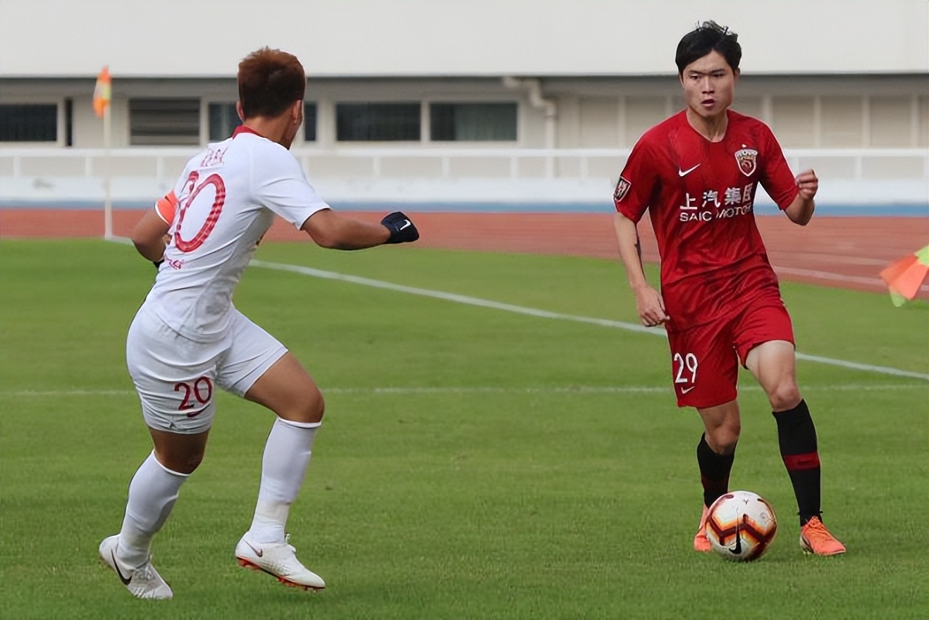 中超当红前锋将回归泰山队,大牌足球球星出场