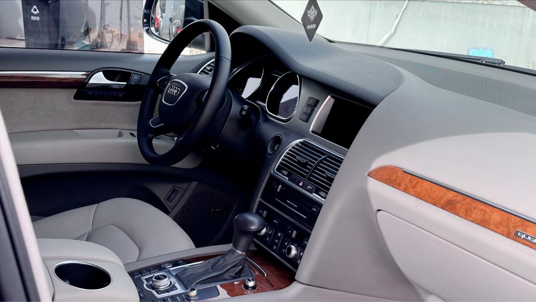 奥迪q7报废厂,老款奥迪q7出车祸