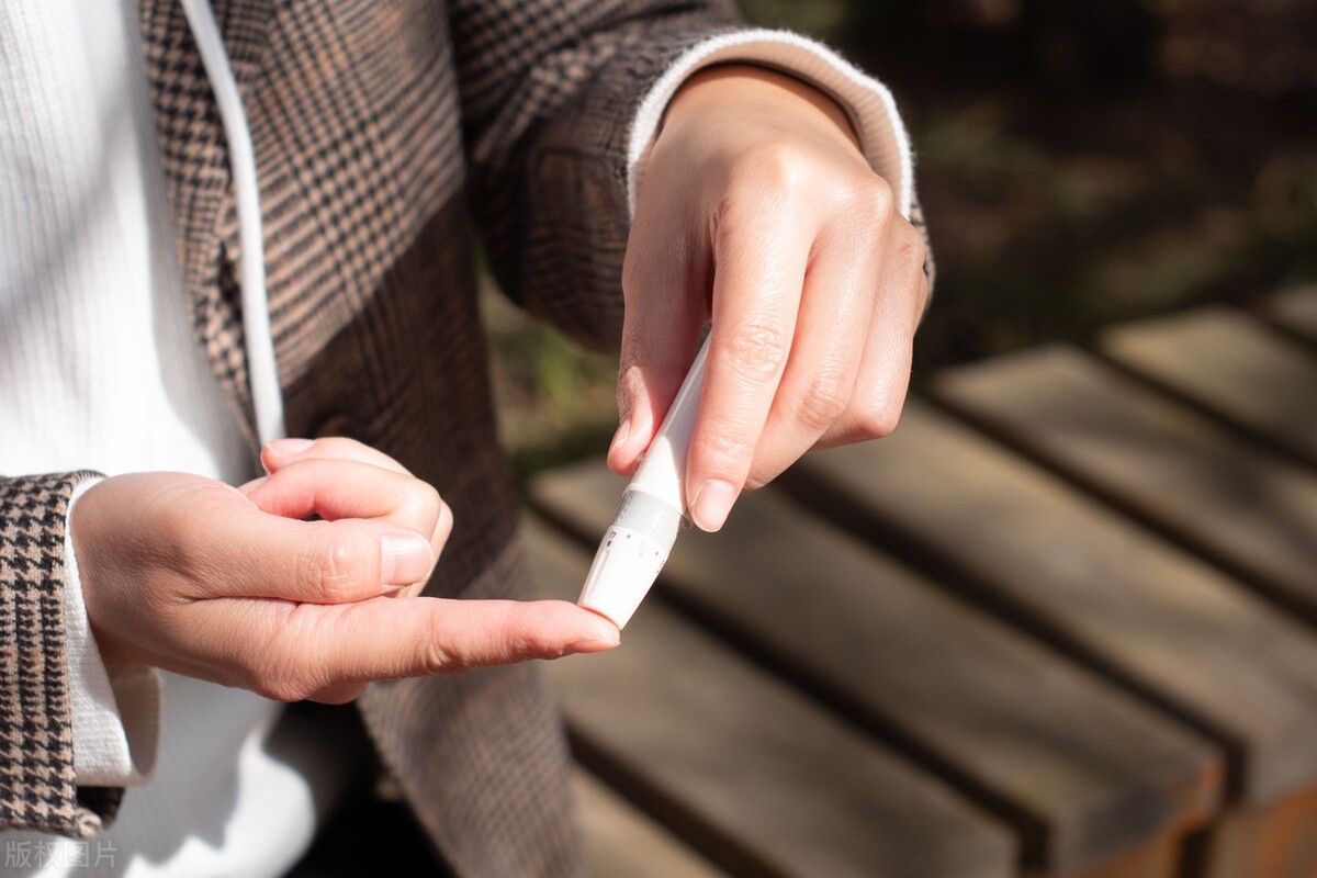 睡觉出虚汗怎么回事男性喝什么药,老年人男性有时候出虚汗怎么回事