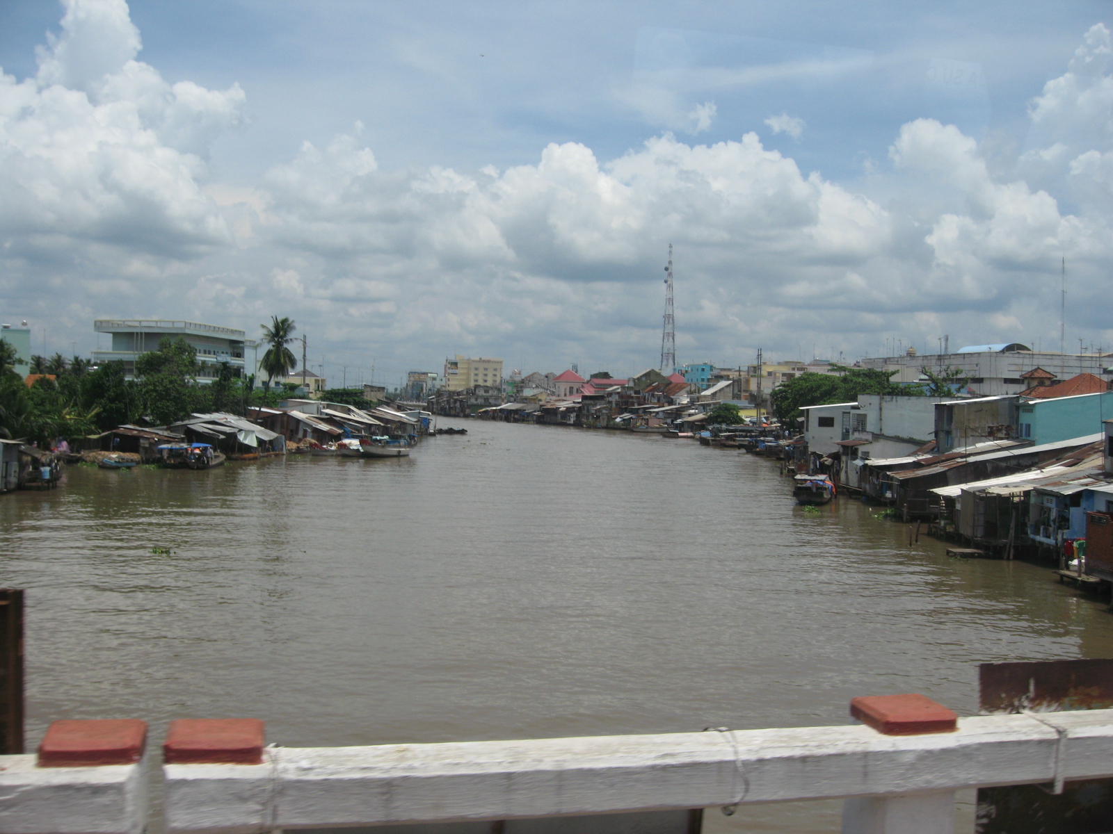 以前的西贡市和现在的胡志明市 (柬埔寨西贡和越南西贡)