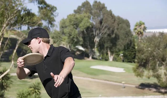 和儿童怎么玩飞盘,和小孩一起玩飞盘的歌曲