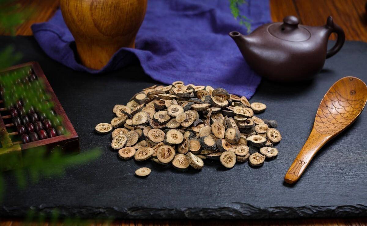 结合“实则阳明，虚则太阴”思想，探讨临床辨治腹满的经验