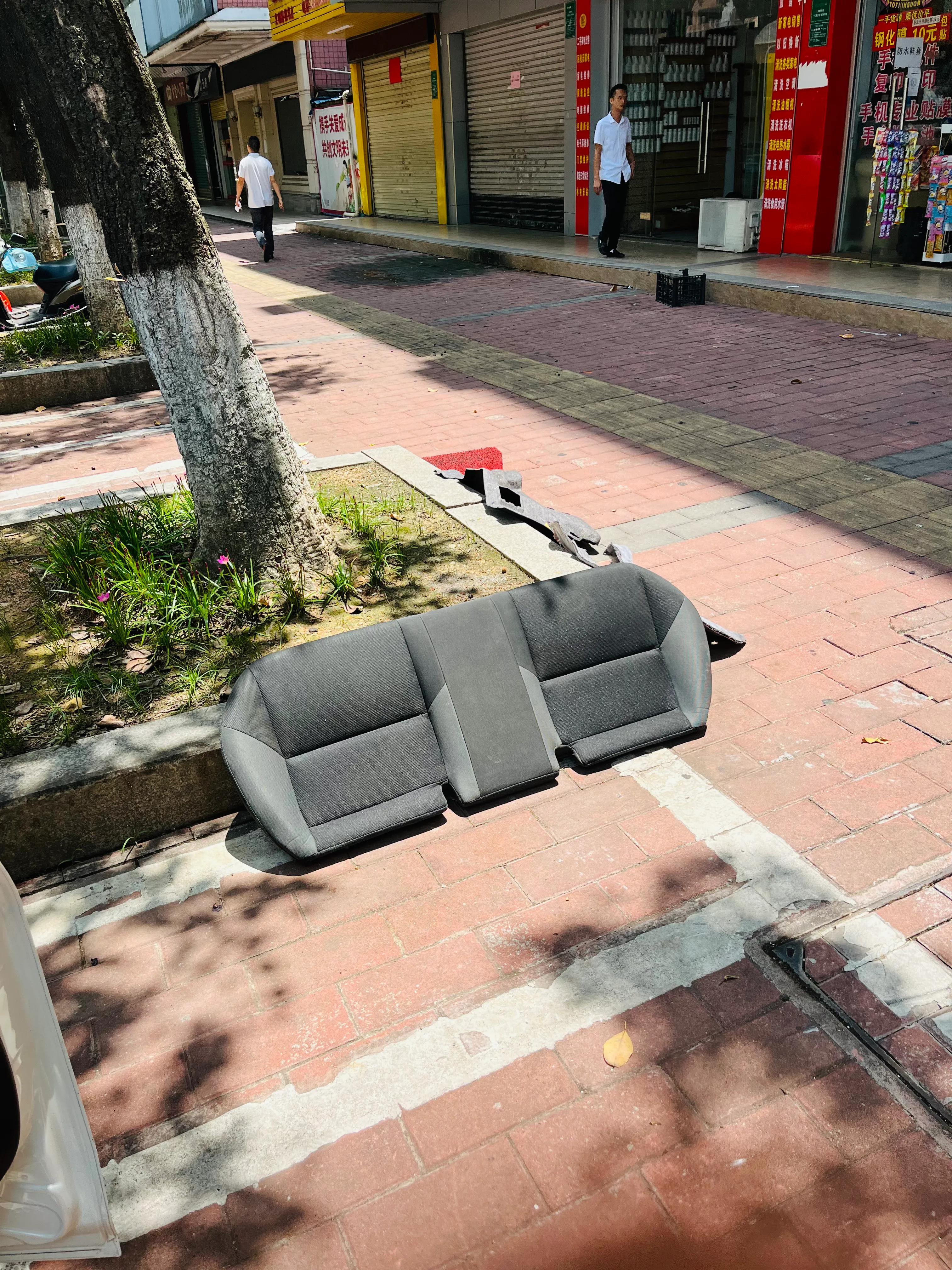 12款福克斯两厢后备箱左边漏水,12款新福克斯两厢款后备箱漏水