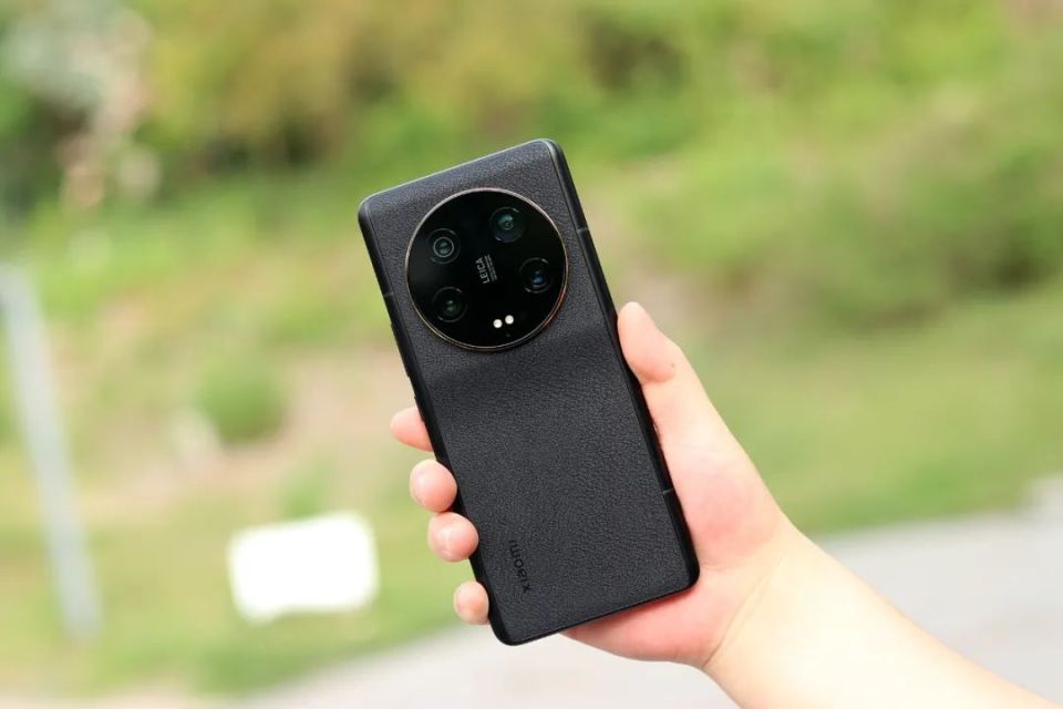 2K屏+IP68防水+16G+512G，小米13Ultra后置徕卡四摄，适合四种人